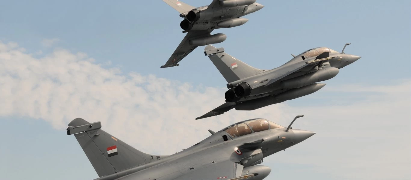 Αιγυπτιακά Rafale & drones των ΗΑΕ σφυροκοπούν τουρκικές βάσεις στην Λιβύη - Ρωσική «απόβαση» τελειώνει τον GNA